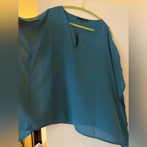 Flowy Teal shoulder cut out shirt. Keyhole front. L. Harve Benard.